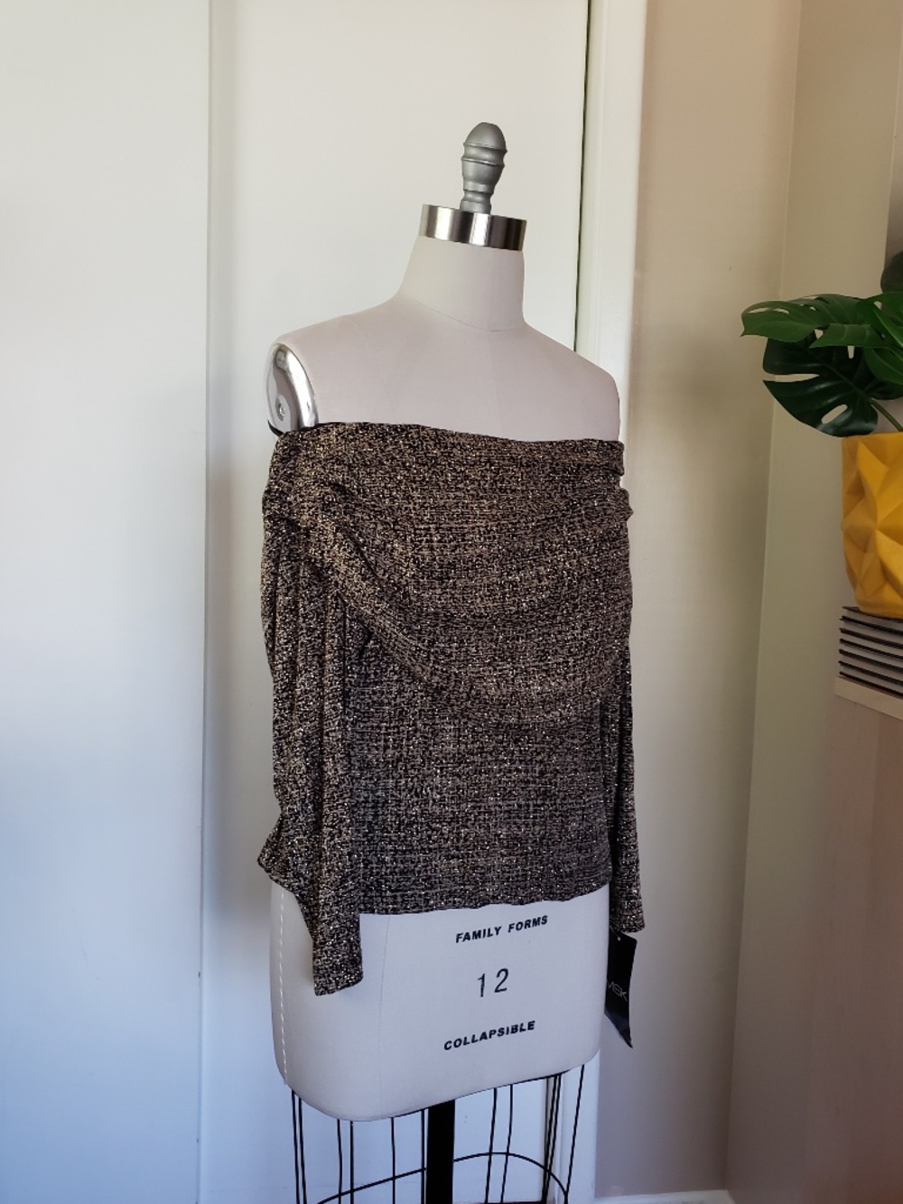 Stylish Off Shoulder Glitter Top Size XL NEW!